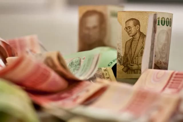 Jaka waluta do Tajlandii? Unikaj niekorzystnych wymian i kosztów Jaka waluta do Tajlandii? Unikaj niekorzystnych wymian i kosztów
